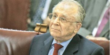 Fostul preşedinte Ion Iliescu rămâne internat la Spitalul Elias din Capitală