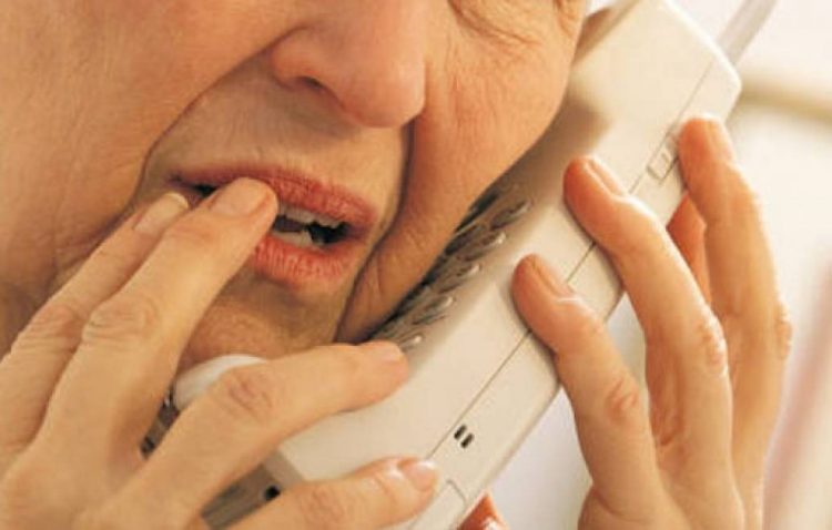 O băimăreancă de 72 de ani a dejucat planurile unor escroci. Cum a acţionat bătrâna