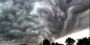 Vremea rea nu se lasă. Se anunţă vijelii şi grindină în Maramureş