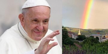 Papa Francisc a plecat din România pe curcubeu