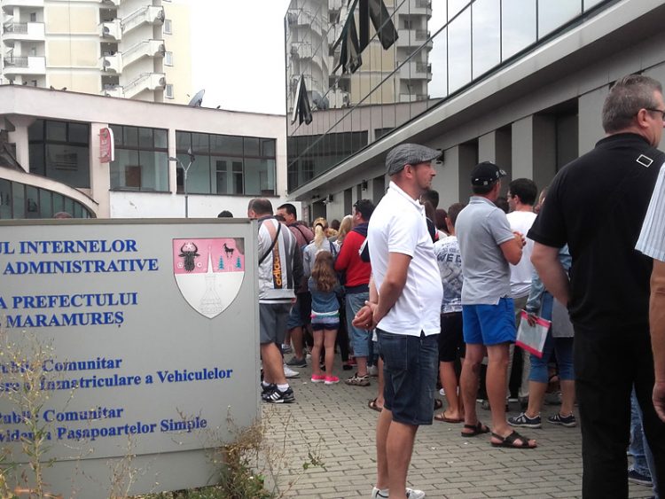 Modificări importante la paşapoarte. Cum poţi scăpa de stat la coadă