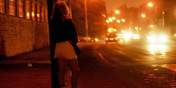 Italia: O mamă româncă își obliga fiica de 13 ani să se prostitueze