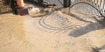 Imagini dramatice la Săpânța. Apa a intrat în case după ce a plouat torențial – FOTO