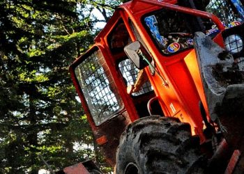 Tractor răsturnat la Bârsana, o victimă încarcerată