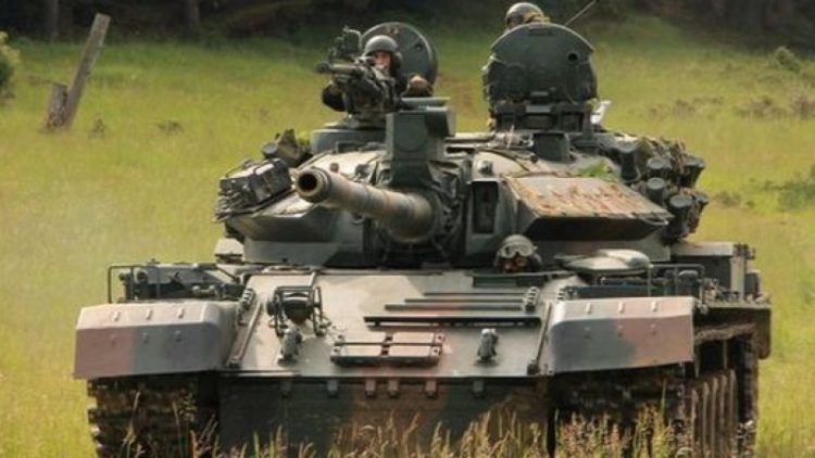 Zeci de hectare de cereale ale agricultorilor români au fost distruse de tancurile americane