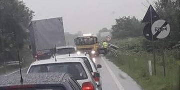 Accident grav în Bușag. Circulația este îngreunată