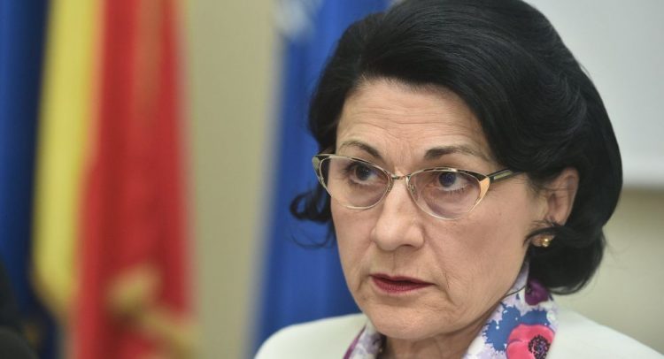 Ecaterina Andronescu, lecţie pentru studenţii absolvenţi