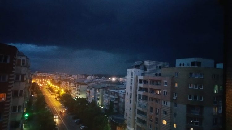 Doamne ajută-ne! Furtună violentă în Baia Mare. FOTO