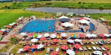 Petrecere la piscină a studenților din Baia Mare