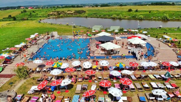 Petrecere la piscină a studenților din Baia Mare