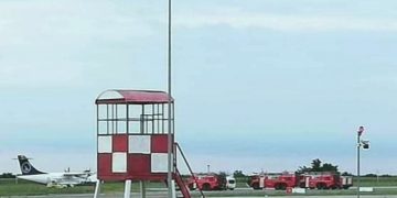 La un pas de tragedie. Aeronavei care efectua cursa Satu Mare – București i-a explodat un pneu la aterizare