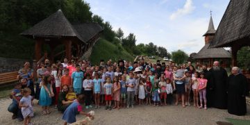 Tabără pentru familii la Mănăstirea Rohiița
