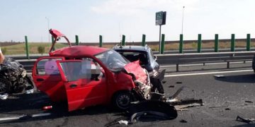 ACCIDENT TERIBIL: UN ȘOFER GRĂBIT A INTRAT ÎN PLIN ÎNTR-UN MATIZ