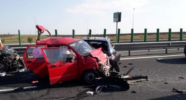 ACCIDENT TERIBIL: UN ȘOFER GRĂBIT A INTRAT ÎN PLIN ÎNTR-UN MATIZ