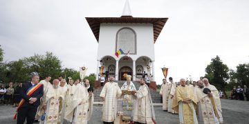 Sfânta Liturghie în localitatea Plopiș. FOTO
