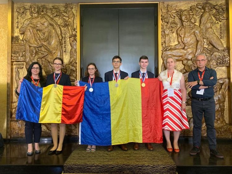 Aur pentru România în Franța! Elevii români, printre cei mai medaliați la Olimpiada de Chimie