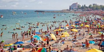 Ești student și vrei să mergi la mare gratis?