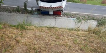 Actualizare / Urmărire ca în filme încheiată  cu rănirea grava a trei polițiști în Vadu Izei