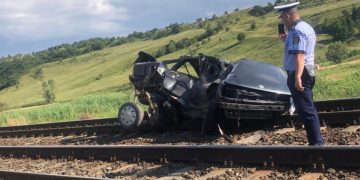 Doi oameni au murit în judeţul Cluj, după ce maşina în care se aflau a fost lovită în plin de un tren