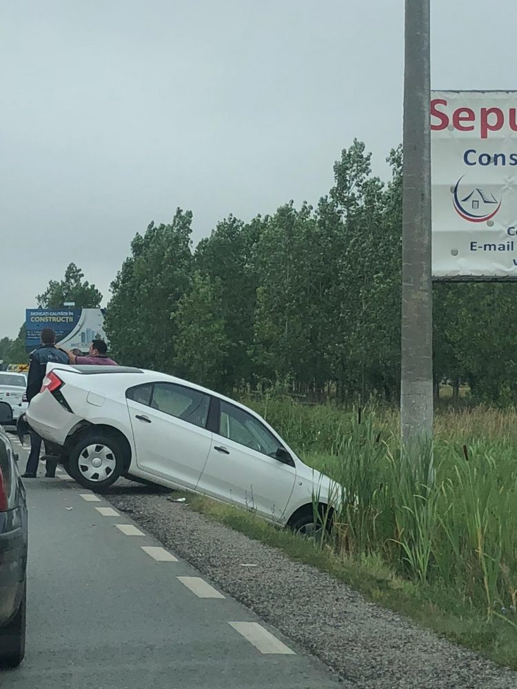 Impact între patru maşini la Recea. Mai multe victime – foto