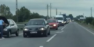 VIDEO – Coadă de maşini până la intrare în Baia Mare, din cauza accidentului de la Recea