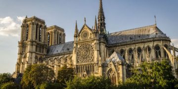 Valul de caniculă din Franța ar putea afecta structura Catedralei Notre-Dame