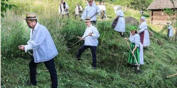„Clacă de coasă”, la Muzeul Satului din Dealul Florilor