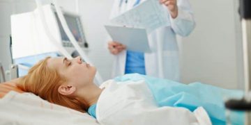 O femeie şi-a revenit în mod miraculos după 27 de ani petrecuţi în comă