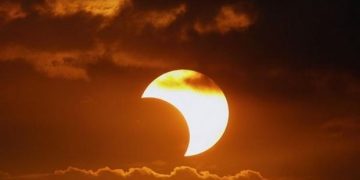 Eclipsa parţială de Lună, vizibilă în România în noaptea de marţi spre miercuri