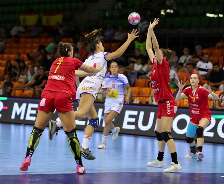 HANDBAL – România Under 19 bate Franța la 10 goluri și va juca duminică pentru locul 5