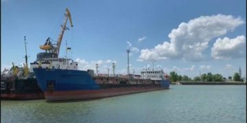 Ucraina a reţinut un petrolier rusesc pe Dunăre, aproape de România