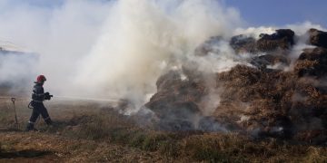 Foc! O întreagă stradă din Sighetu Marmaţiei este în pericol