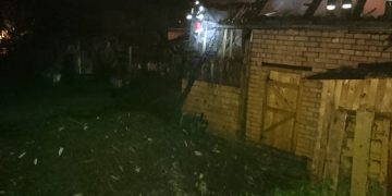 Incendiu la Târgu Lăpuş. A luat foc o şură – foto