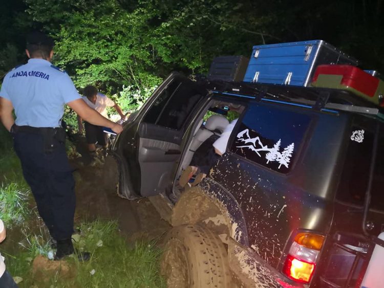 Turiştii polonezi au fost găsiţi de jandarmii montani şi de salvamontiştii din Viseu de Sus. Nu au necesitat îngrijiri medicale – FOTO