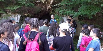 Jandarmii montani maramureşeni, în dialog cu elevii bucureşteni, aflaţi în tabără la Cavnic