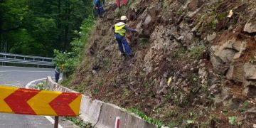Lucrări de protecție a versanților executate în pasul montan, pe DN 18, între km 20 și km 22, la urcarea dinspre Baia Sprie