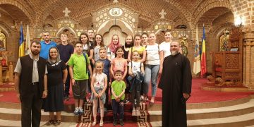 Membrii corului de copii şi tineri al Mănăstirii Moisei, răsplătiţi cu o excursie pe la mănăstirile din Maramureş – FOTO