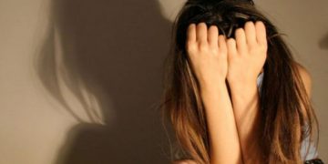 Două minore dintr-un centru de plasament ar fi fost abuzate sexual de un bărbat care se dădea drept angajat al unui ONG