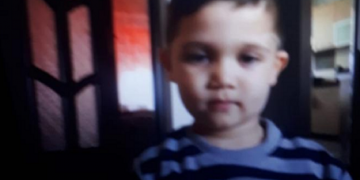 O mama își caută in disperare copilul. Distribuie pentru a ajuta