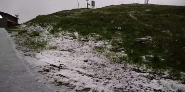 Iarnă în plină vară în Bucegi și Făgăraș. A nins şi în Pietrosul Rodnei