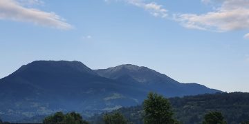 Vremea a luat-o razna de tot. La Borșa, în Pietrosul Rodnei a nins noaptea trecută! – FOTO