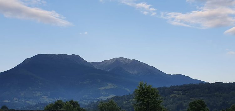 Vremea a luat-o razna de tot. La Borșa, în Pietrosul Rodnei a nins noaptea trecută! – FOTO