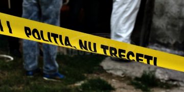 Femeia găsită moartă pe un câmp, acoperită cu viţă de vie şi crengi a fost ucisă