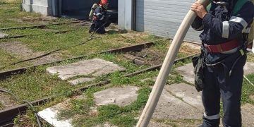 Exercițiu ale pompierilor, la depoul CFR Sighetu Marmației – foto
