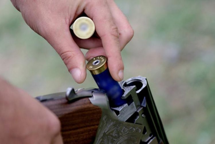 Un polițist aflat în concediu a fost împușcat