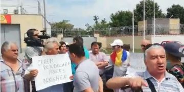 Protest la penitenciarul Rahova, în sprijinul lui Liviu Dragnea. Oamenii cer rejudecarea procesului fostului lider PSD