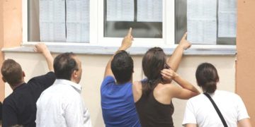 Absolvenţii clasei a VIII-a află în ce liceu vor învăţa după repartizarea computerizată