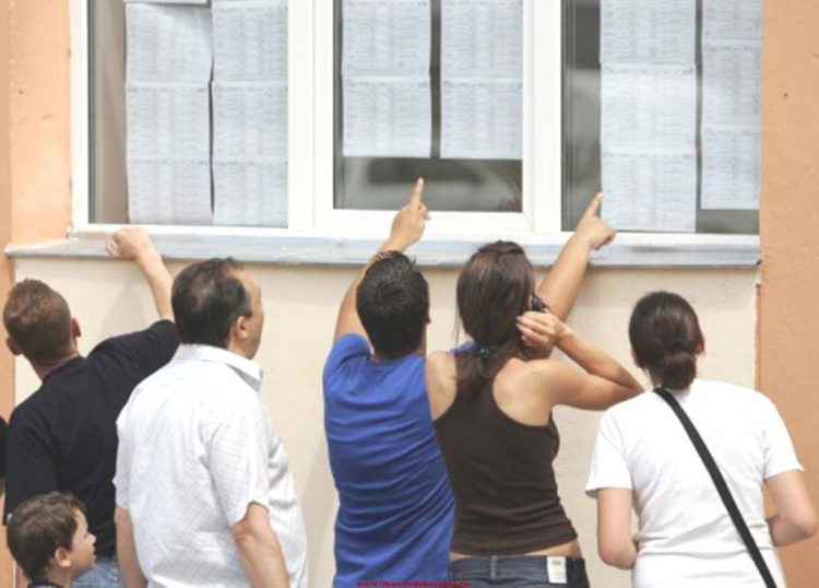 Absolvenţii clasei a VIII-a află în ce liceu vor învăţa după repartizarea computerizată