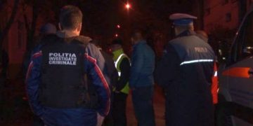 Un poliţist a fost înjunghiat după ce a intervenit la aplanarea unui scandal izbucnit într-un bar