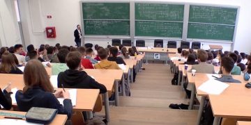 Doar studenții fără restanțe vor beneficia de bilete de tren gratuite